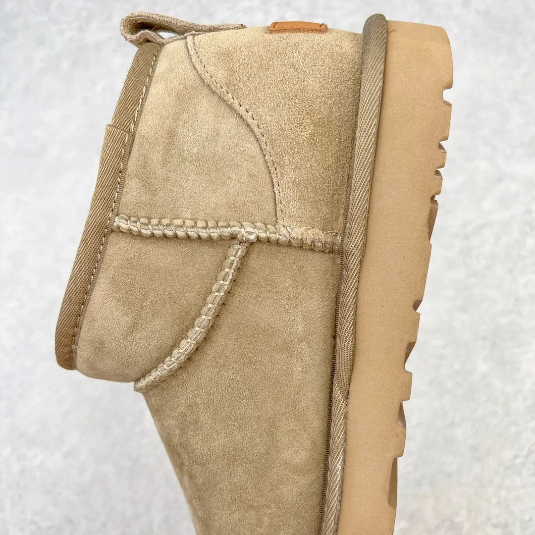 Pick up locally 💰520 UGG Zhou Dongyu's same style 6109 classic autumn and winter sheep fur integrated snow boots. All shoes are made from ZP. Longfeng A-grade Australian imported sheep fur integrated men's and women's boots. Brand OEM production line. Fully follow the ZP process. OEM original pattern maker. Adhering to the principle of no original shoes and no development selection. Pay attention to every detail. The most authentic version on the market TREADLITE "Light Wing" technology outsole Lightweight/durable/flexible/pile type [solemn after-sales commitment] If there are major quality problems such as degumming/broken bottom within one month, we will directly replace it with a new one for you! Size: 35 36 37 38 39 40 41 42 43 44 45 Coding: by2936050